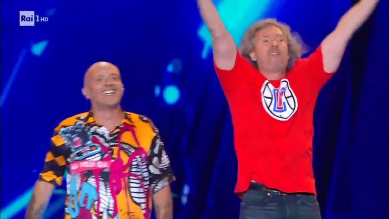 883 - Max Pezzali & Mauro Repetto - Nord Sud Ovest Est + Hanno Ucciso l'Uomo Ragno - Arena di Veroma 883 - Max Pezzali & Mauro Repetto - Nord Sud Ovest Est + Hanno Ucciso l'Uomo Ragno - Arena di Veroma