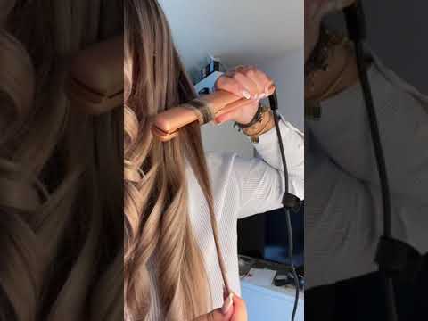 Vintage Hair Tutorial: How to Curl Your Hair with a Straightener for a Sleek and Chic Style!