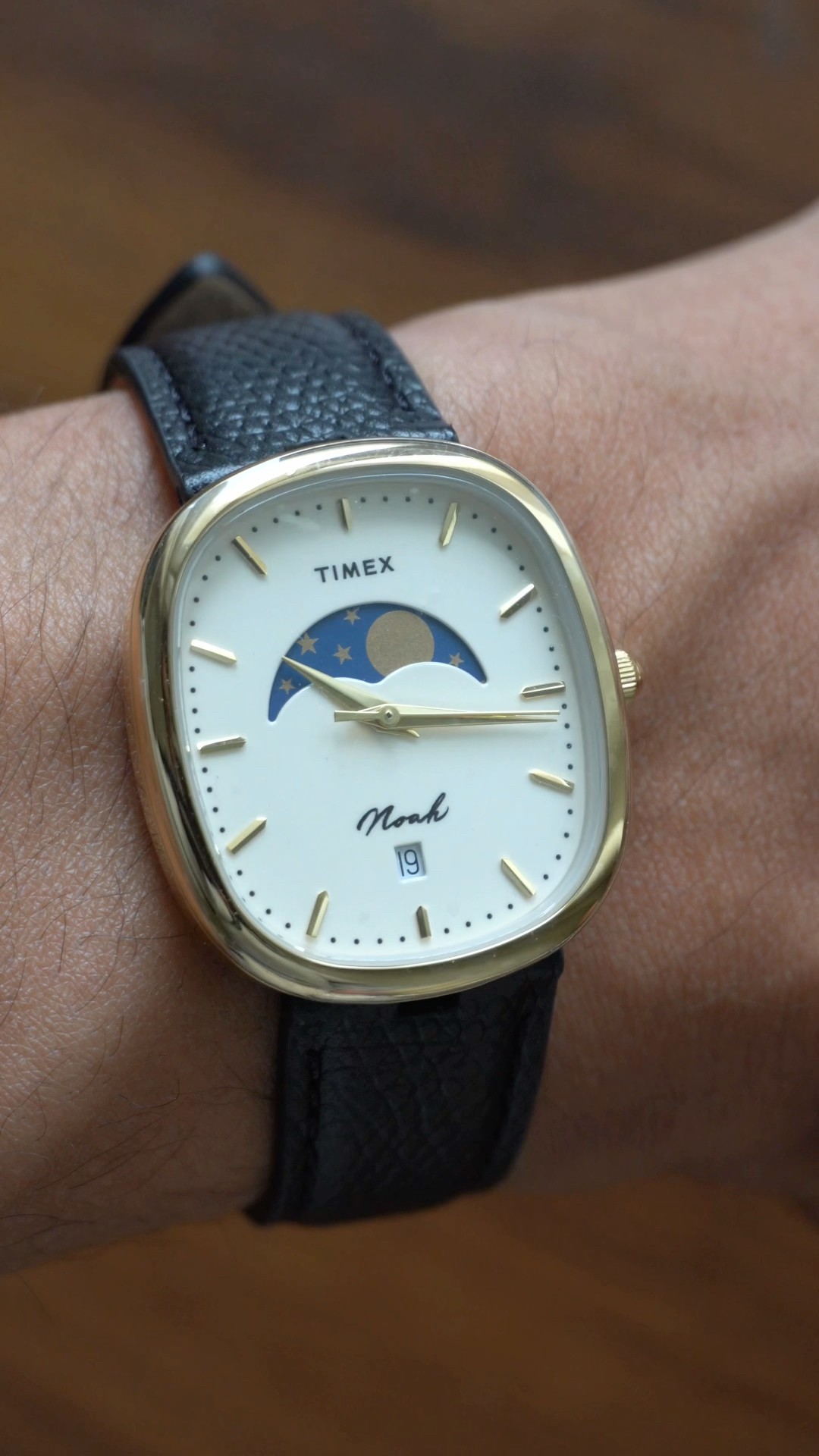 Timex x Noah Moonphase Oval unboxing - YouTube