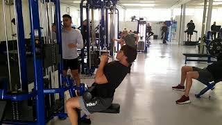 100KG Close grip lat pulldown