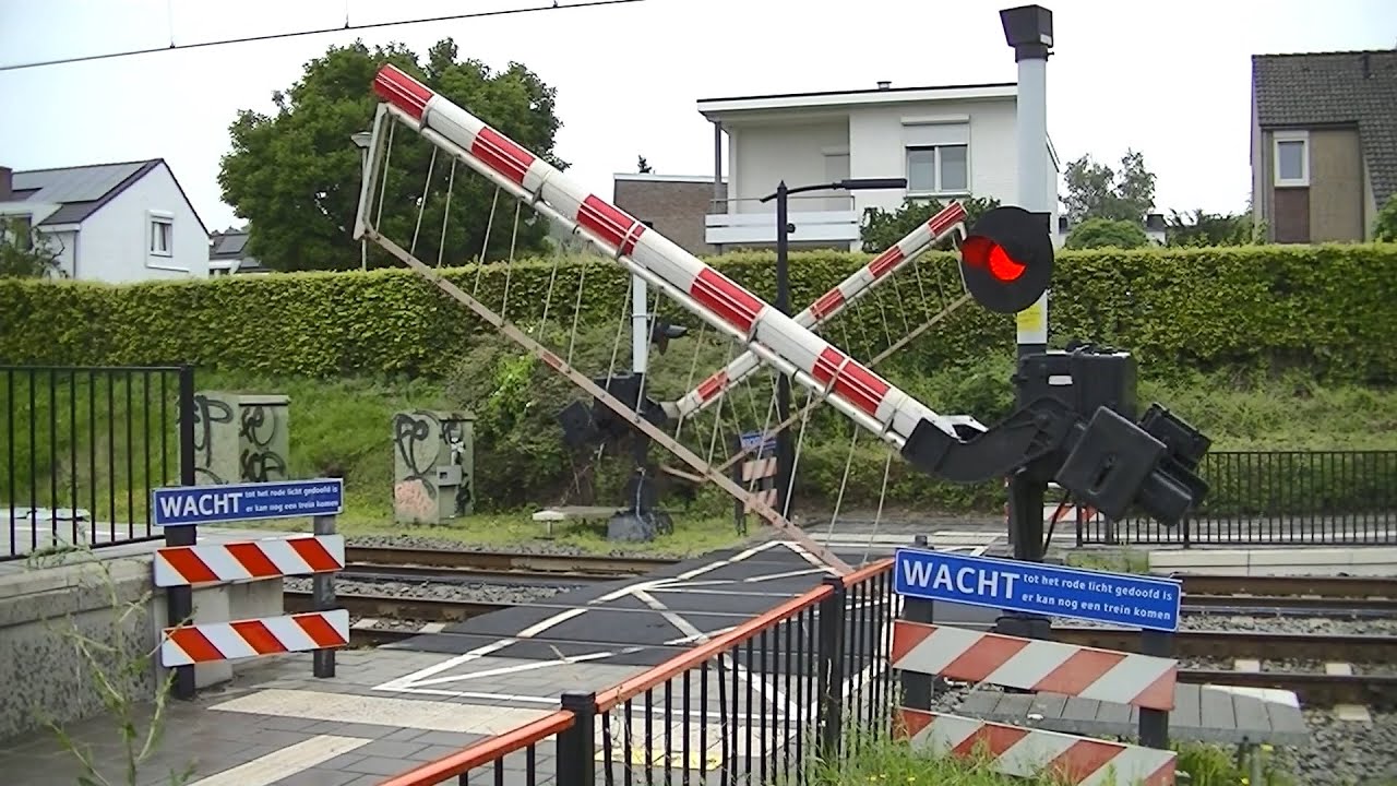 Spoorwegovergang Bunde // Dutch railroad crossing