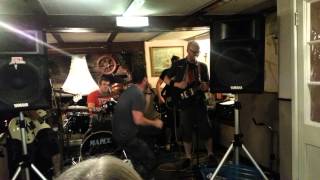 I Bet You Look Good On The Dancefloor Live