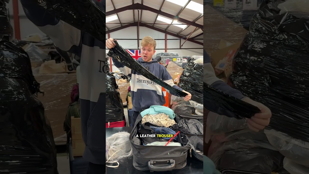 Распаковка потерянного в аэропорту чемодана стоимостью 20 фунтов стерлингов — это было совершенно...