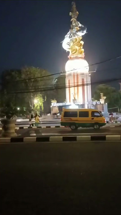 Keindahan Monumen Jayandaru Alun-alun Sidoarjo pada pagi hari Jam 05.00