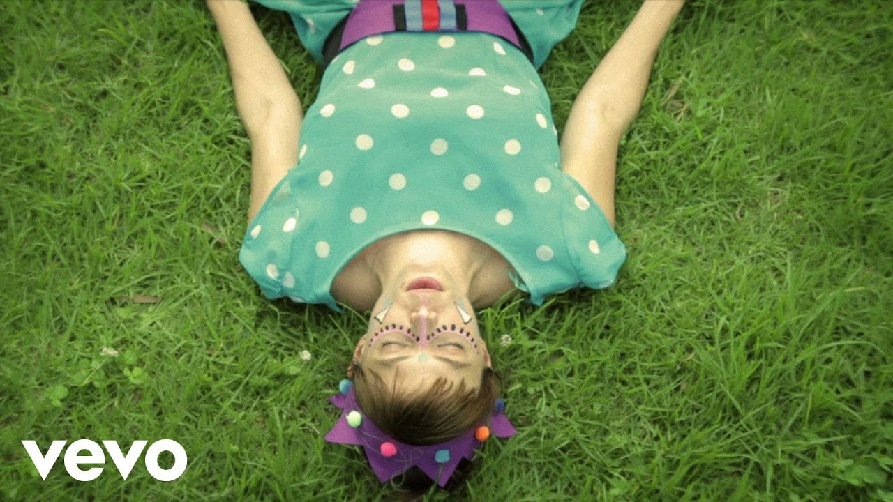 Παρακολούθηση Lenka - Heart to the Party στο YouTube Παρακολούθηση Lenka - Heart to the Party στο YouTube