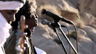 Video thumbnail of "TINARIWEN - ARHEGH DANAGH"