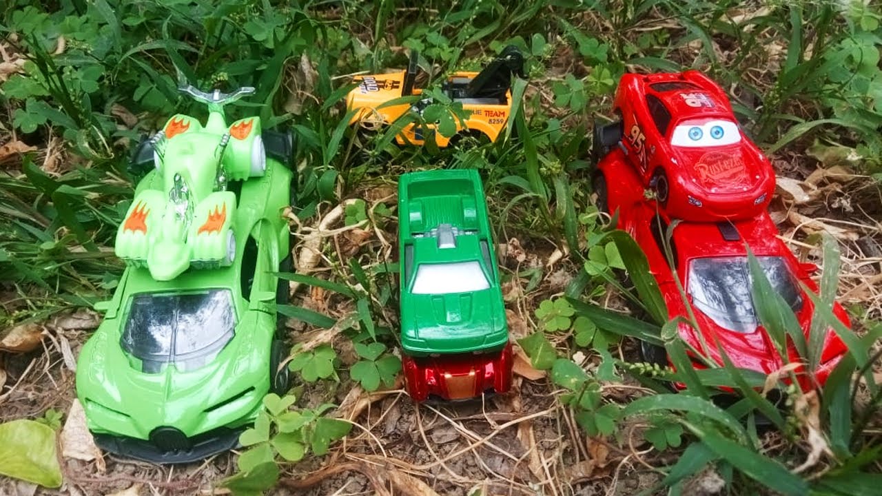 Looking For Lightning McQueen,Spider,Maddy McGear,Brick Yardley,Mater