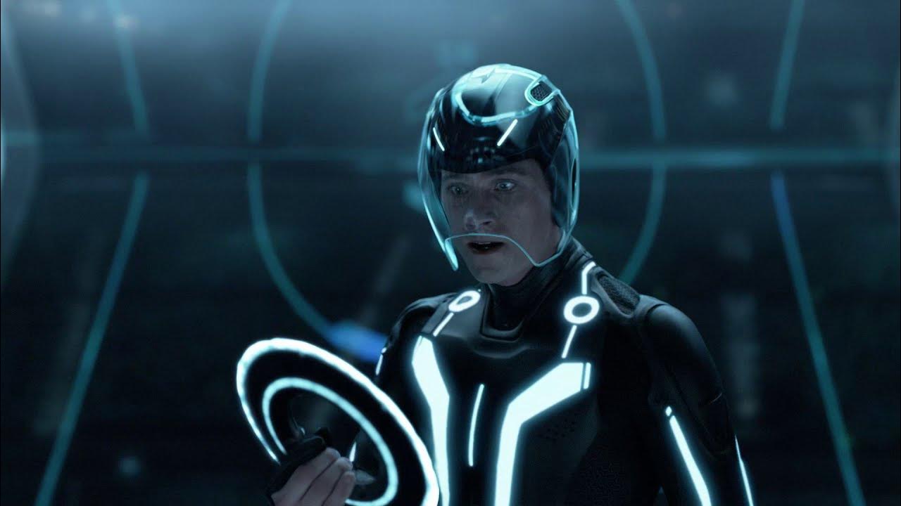 Трон наследие квора. Трон 3 арес. Дата выхода tron. Курт рассел трон наследие. Гаррет хедлунд трон.