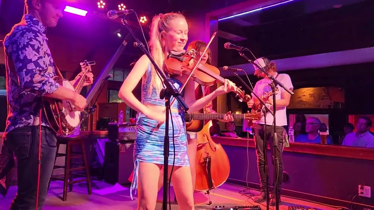 Molly Tuttle Whiskey Jacques