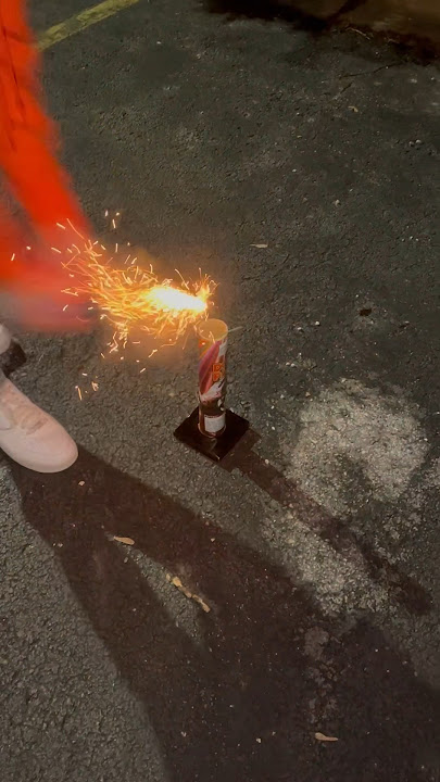 DONT PANIC SALUTE CANISTER SHELL FIREWORK DEMO!!!! #fireworks #pyro