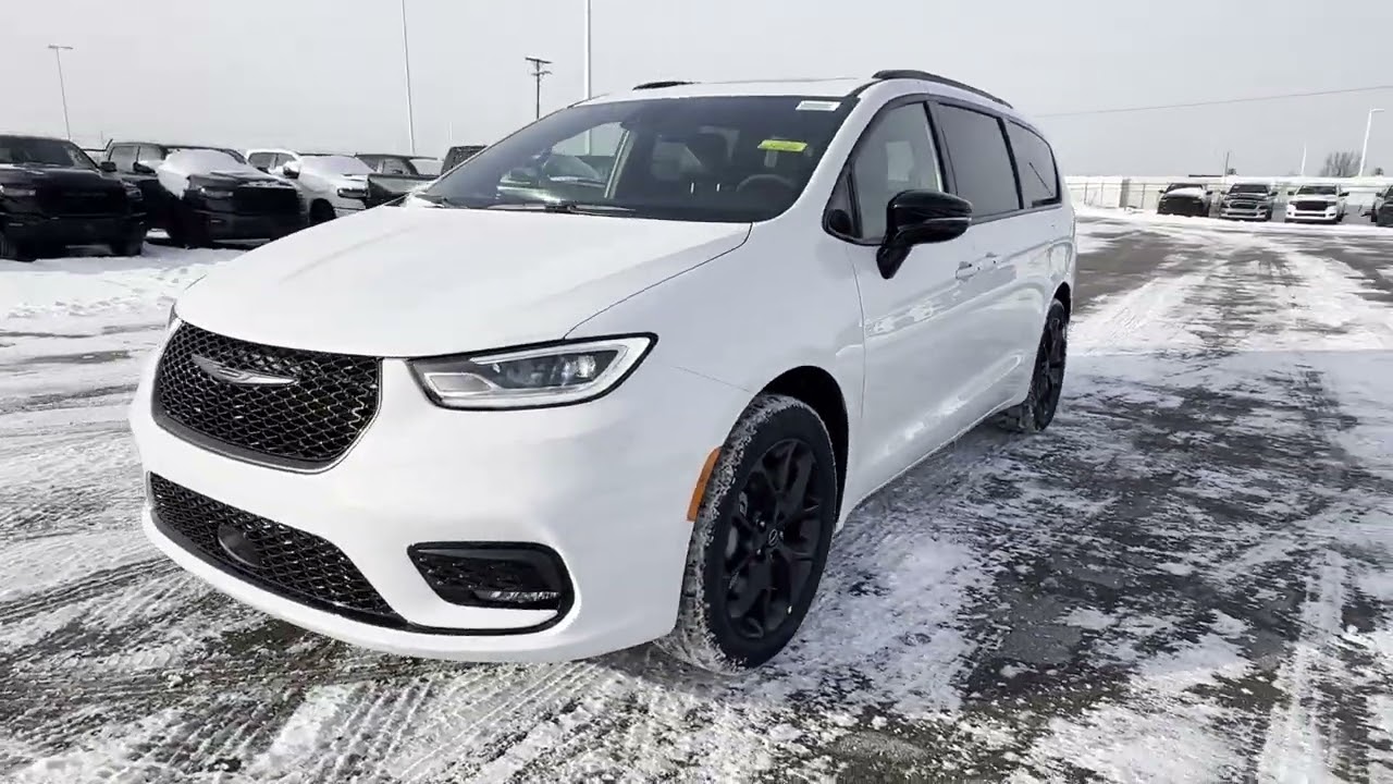 2026 Chrysler Pacifica Limited Clinton Township, Richmond, Warren, Sterling Heights, Center Line