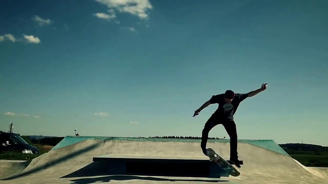 Adrian Hirt - Warm up bleed clothing Teammeeting