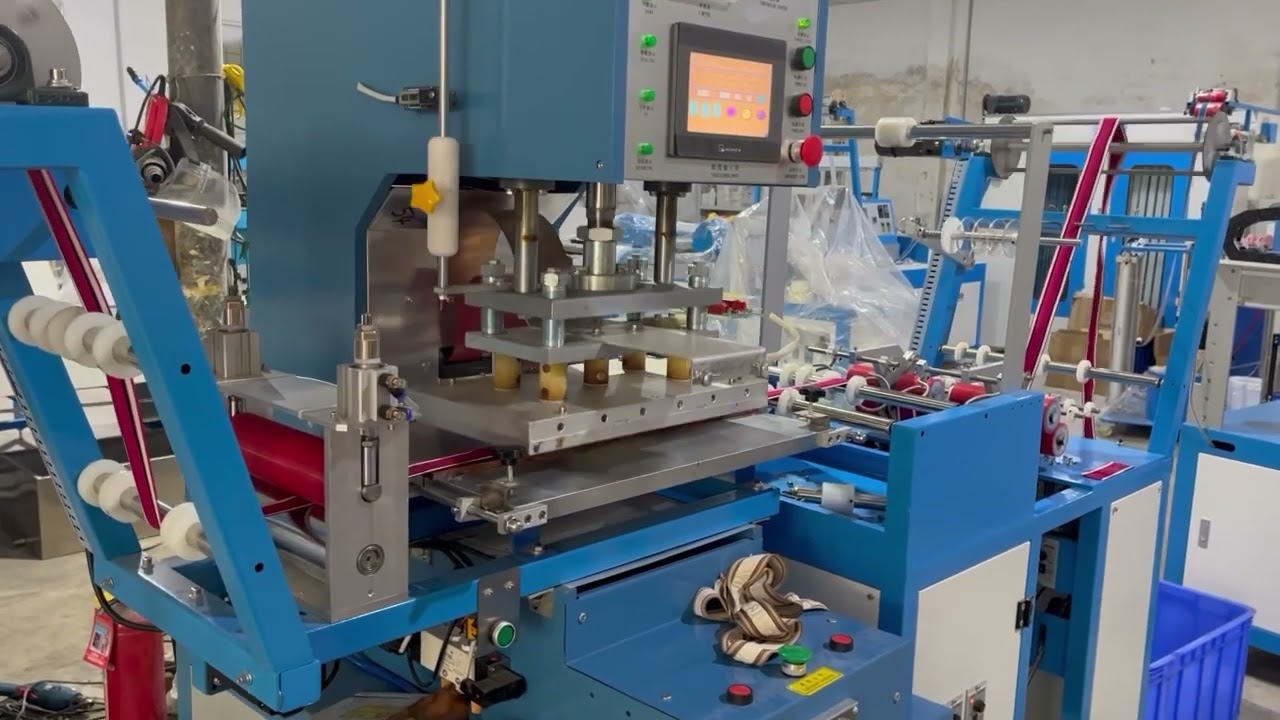 3D logo embossing machine press logo on fabrics band