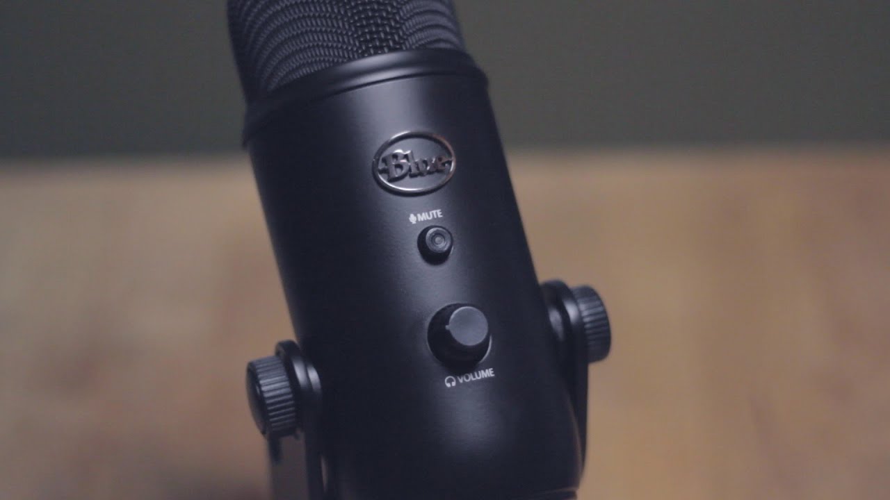  Blue Yeti Microphone (Blackout) with Knox Boom Arm