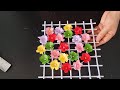 làm đồ trang trí hình vuông kết hợp với những bông hoa rất xinh tạo thành đồ treo tường p2