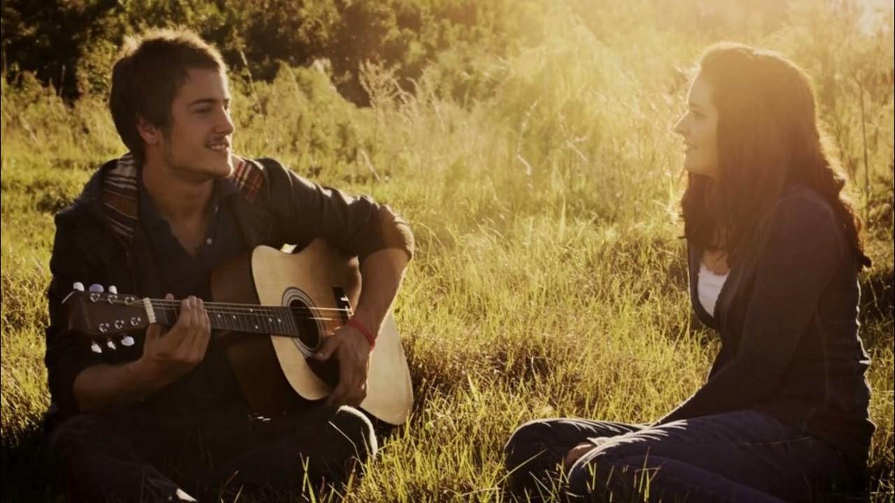 Он поет песни о любви. Песни любви. Песня про любовь из мультика. Список красивых песен. Он поет песни о любви.