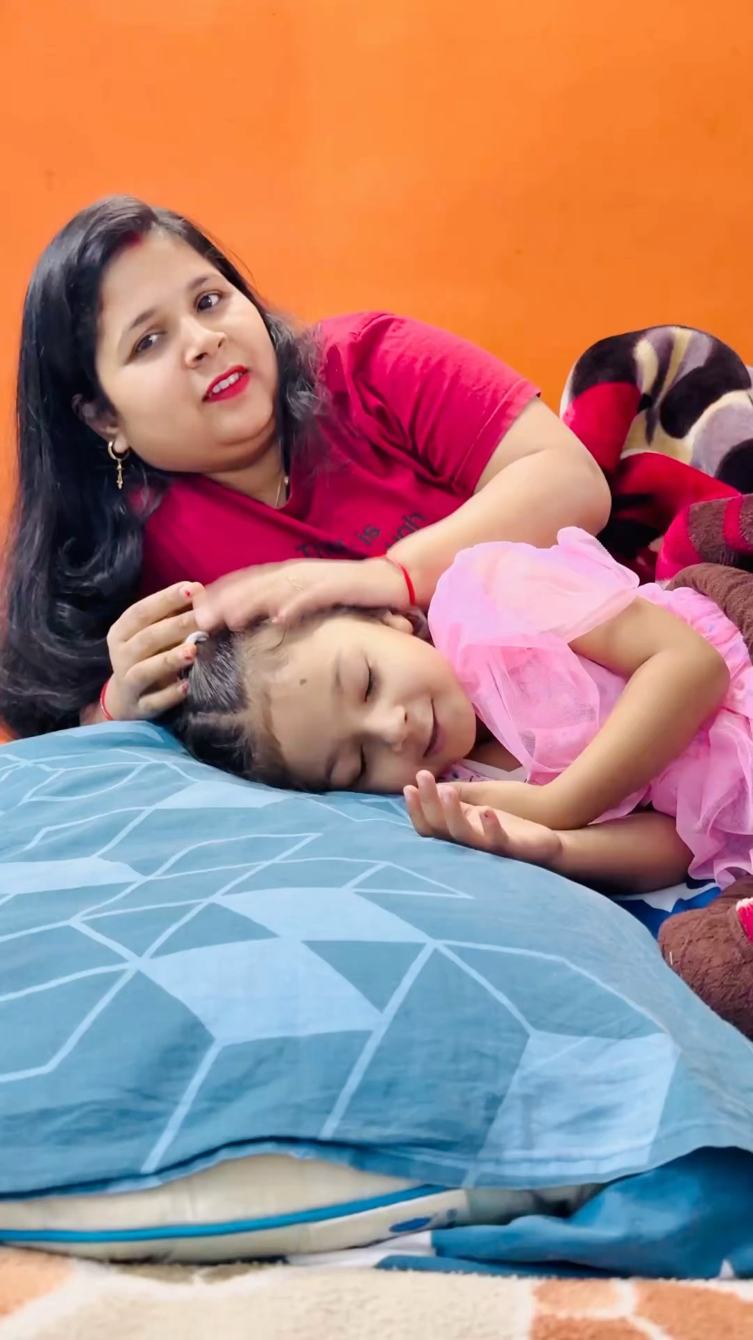 Tooktook ko sula kar mummy papa kya kar rhe?