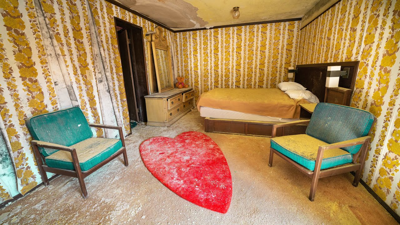 Abandoned 1970's Lovers Hotel Stuck in Time Retro Time Capsule Rooms