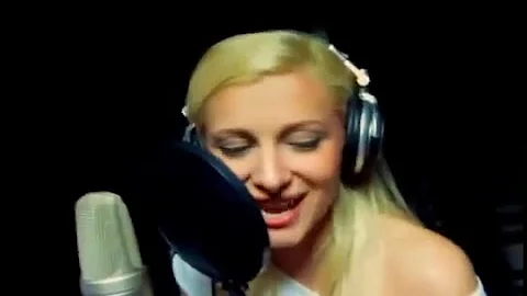 Lora - White Christmas (Studio Live)