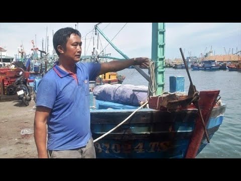 Video Xăng dầu tăng giá, thiếu hụt đè nặng ngư dân vươn khơi... - youtube