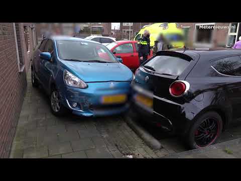 Auto rijdt muur aan gort in Meppel