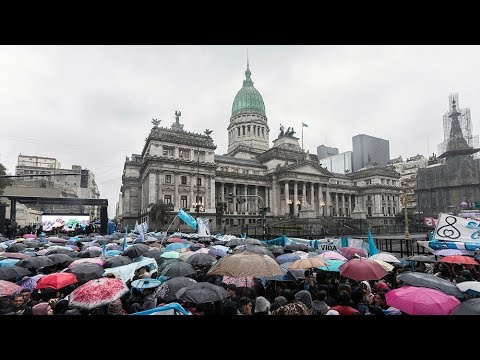 La larga sesión del Senado argentino que rechazó el aborto terminó con incidentes