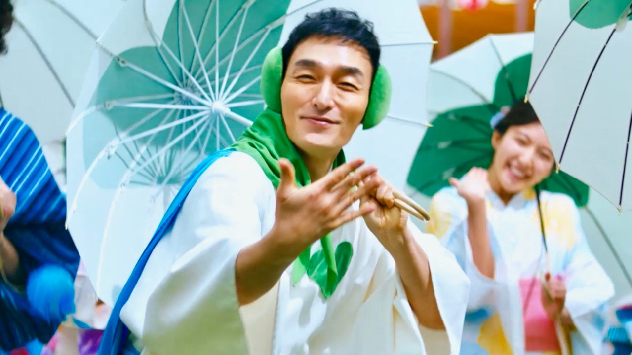Tsuyoshi Kusanagi's summer commercial featuring 100 people dancing