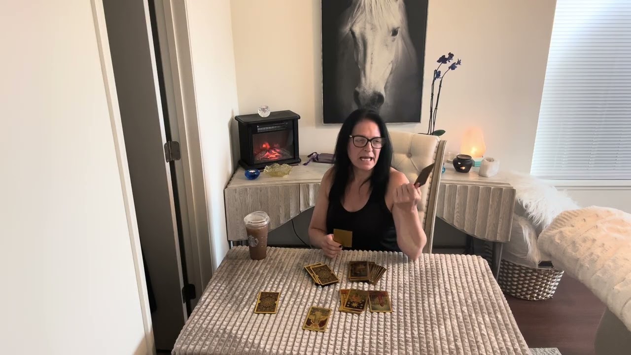 Для Избранных, которые подверглись преследованию со стороны банд и потеряли веру в людей.