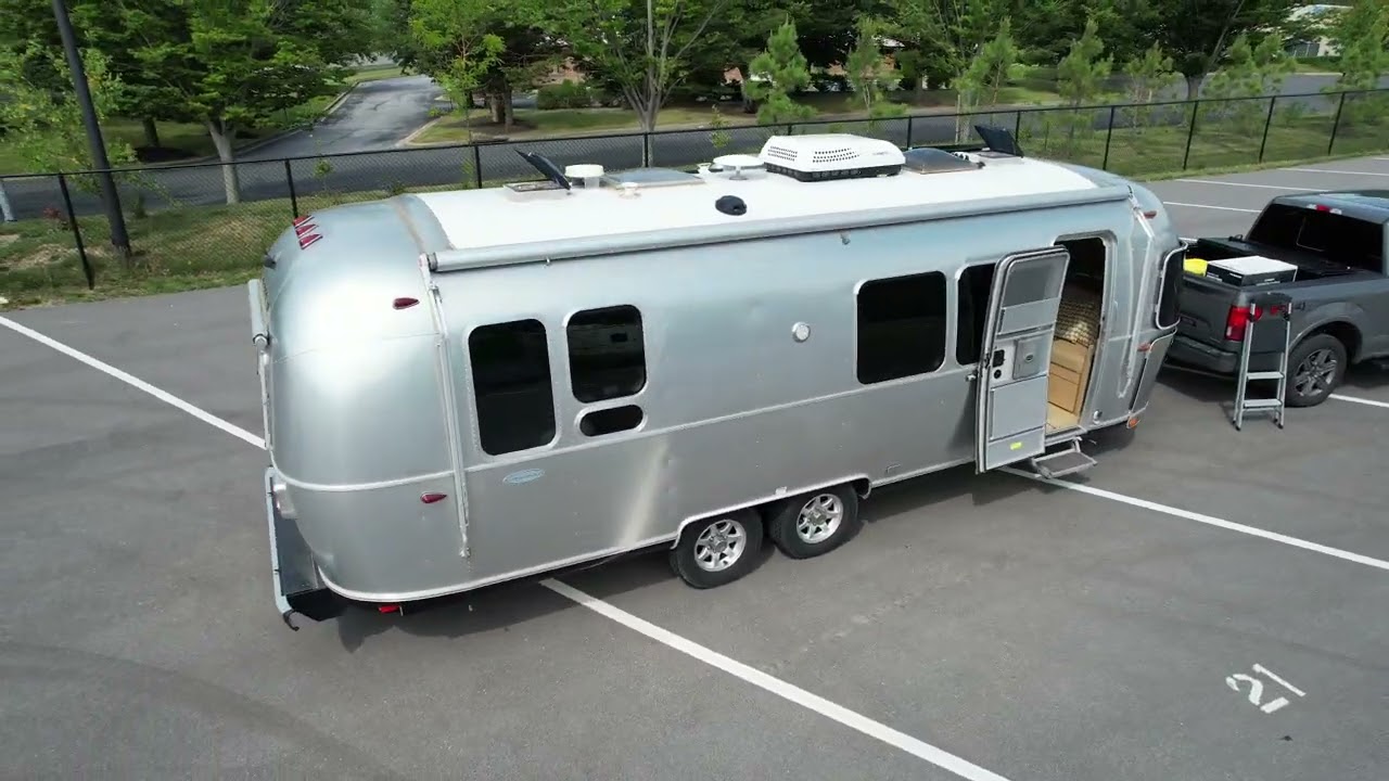 Airstream Flying Cloud 28rb 2017 exterior