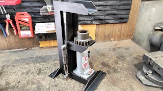 ความคิดเดิม!! กดไฮดรอลิกด้วยมือของตัวเอง!! MINI HYDRAULIC PRESS!!