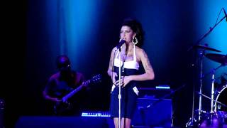 Amy Winehouse - "Boulevard of Broken Dreams" (cover) HD @ Arena Anhembi, São Paulo, Brazil chords