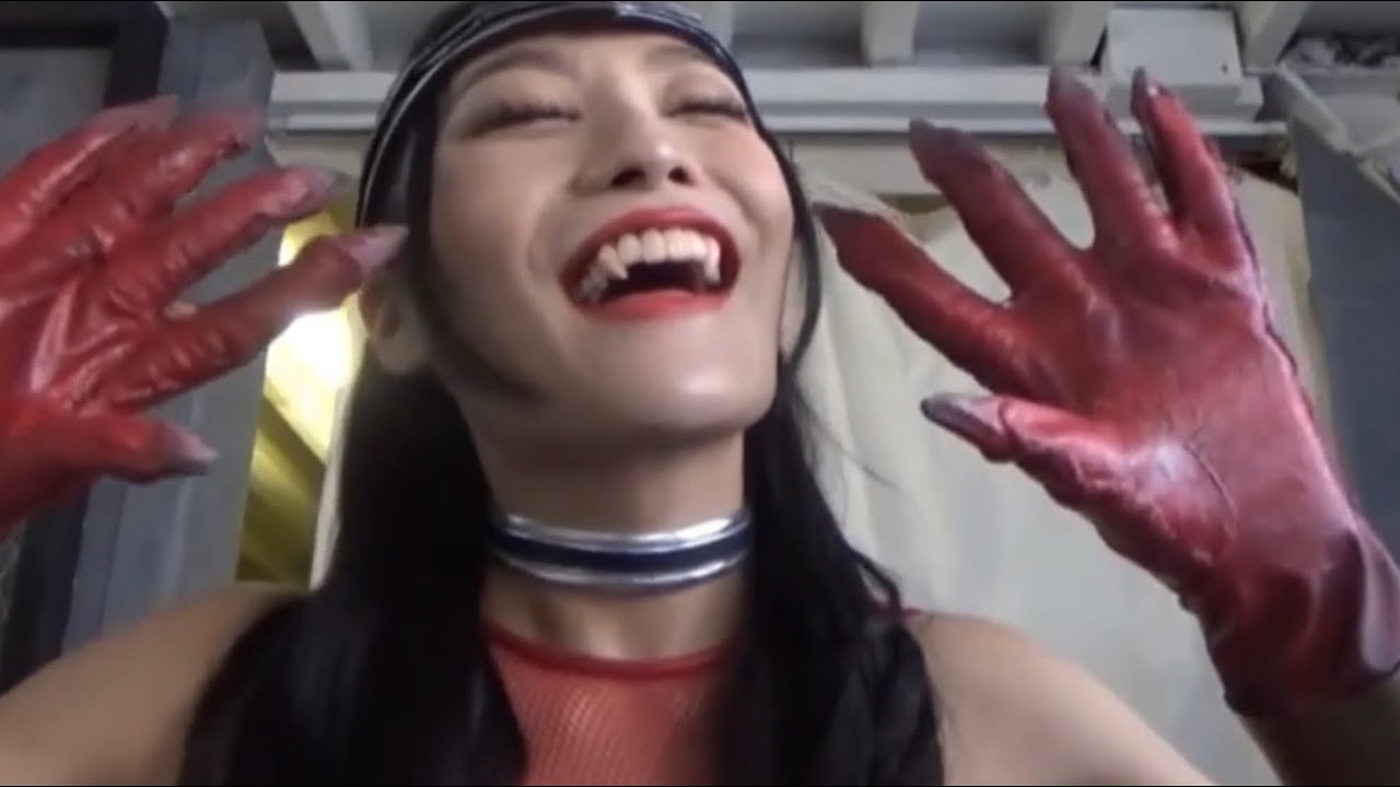 Japanese Vampire girl fangs_ Behindthescenes vampire fangs cape