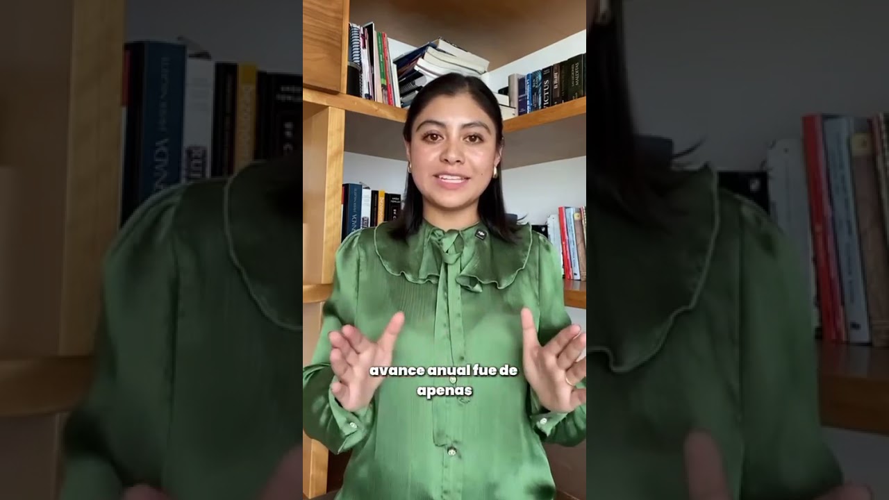 🌎✨ Monitor económico con corte al 9 de Enero de 2026
📉 Inflación en calma, economía en movimiento
2025 cerró con una inflación de 3.69%, la más baja desde 2020. Los precios están bajo control y Banxico tiene margen para seguir bajando tasas. Pero ojo: los nuevos aranceles a más de 1,400 productos podrían traer un poco de presión en los próximos meses.
👷 Empleo: récord histórico, pero lento avance
El IMSS registró 22.97 millones de trabajadores, ¡máximo histórico! Se crearon 279 mil empleos en 2025, aunque el promedio anual fue el más bajo en dos décadas. Para 2026 se espera un repunte: +2.0% al cierre de año, con salarios creciendo 2.5% reales.
🚗 Autos: resiliencia sobre ruedas
El mercado interno vendió 1.52 millones de vehículos en 2025 (+1.3%). La producción alcanzó 3.95 millones, con 86% destinados a exportación. Si el T-MEC aporta certidumbre, la industria podría crecer 3.1% en 2026 y seguir siendo motor clave de la economía.
📈 Lo que viene en 2026
•  Inflación: 3.9%
•  PIB: +1.6%
•  Empleo: +2.0%
•  Salarios: +2.5%
•  Autos: +3.9% ventas / +3.1% producción