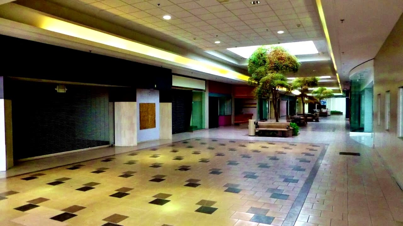 POV: you are in an empty shopping mall and replay by iyaz comes on