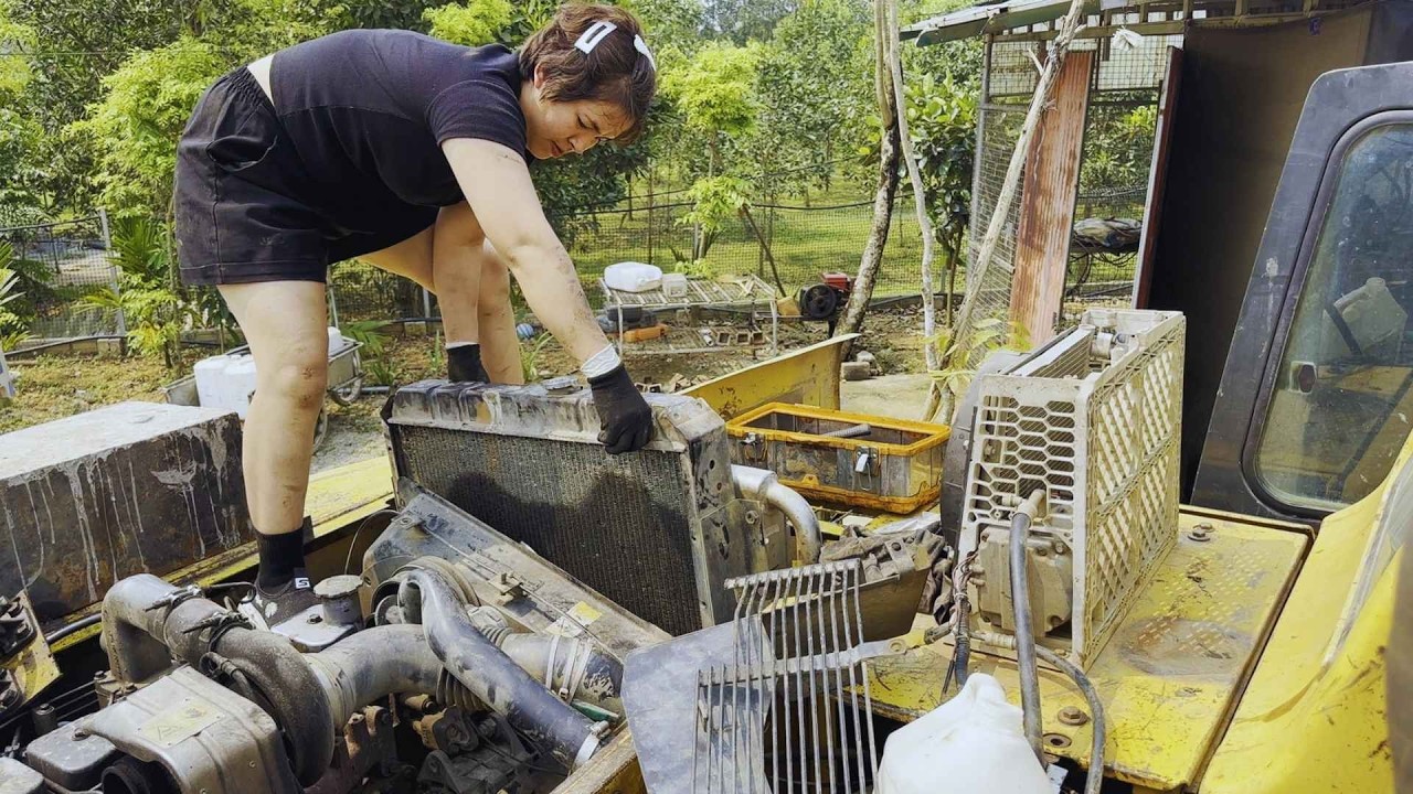 Unclogging Radiator Have you seen the video of the girl unclogging the radiator of an ...