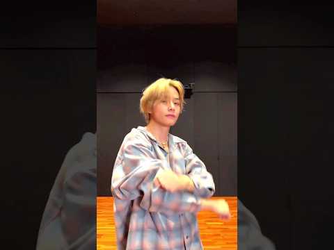 Taehyung dancing to