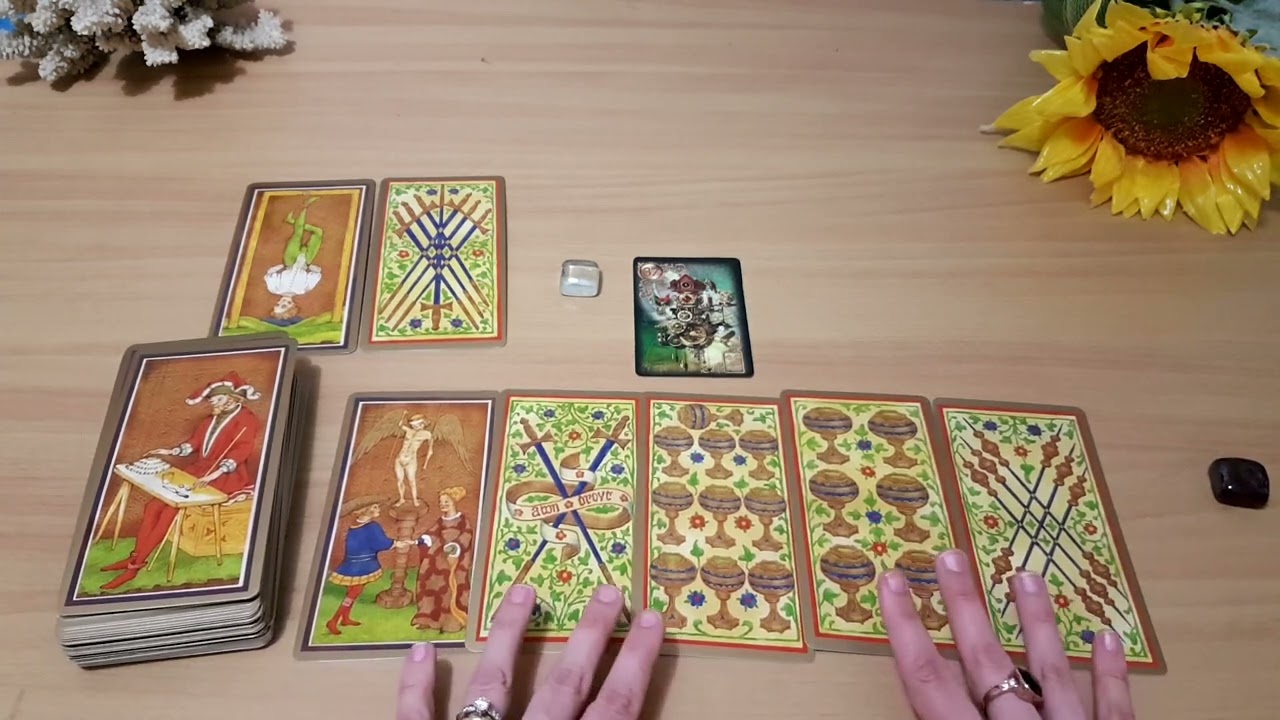 L'INTERESSE È SOLO PER ME O SI GUARDA INTORNO? - 💖 Tarocchi interattivi amore 💖