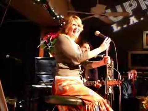 Jennifer Hall and Jim Bob sing 'In the Family' at ...