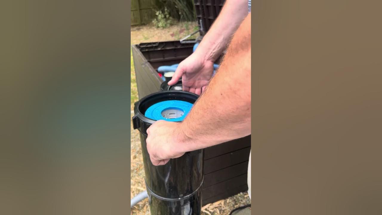 Blue torrent/black diamond pool filter lid stuck YouTube