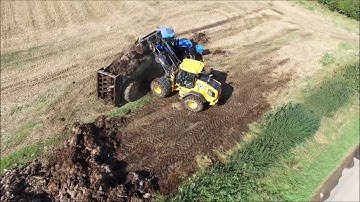 JCB 419 and New Holland t6080s muck spreading, R E & A Dowson & son