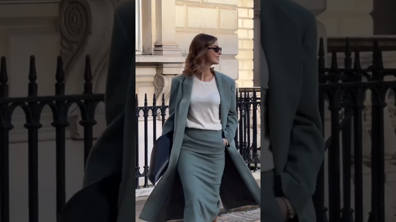 City Chic: My Monochromatic Look in Mint Green ✨ 