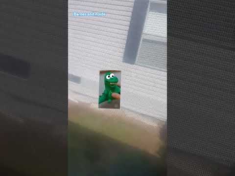 Aliigaor gets a barnes and nodie takilng abc verson #smartphone #oversizelove #ggonekim #boombayah