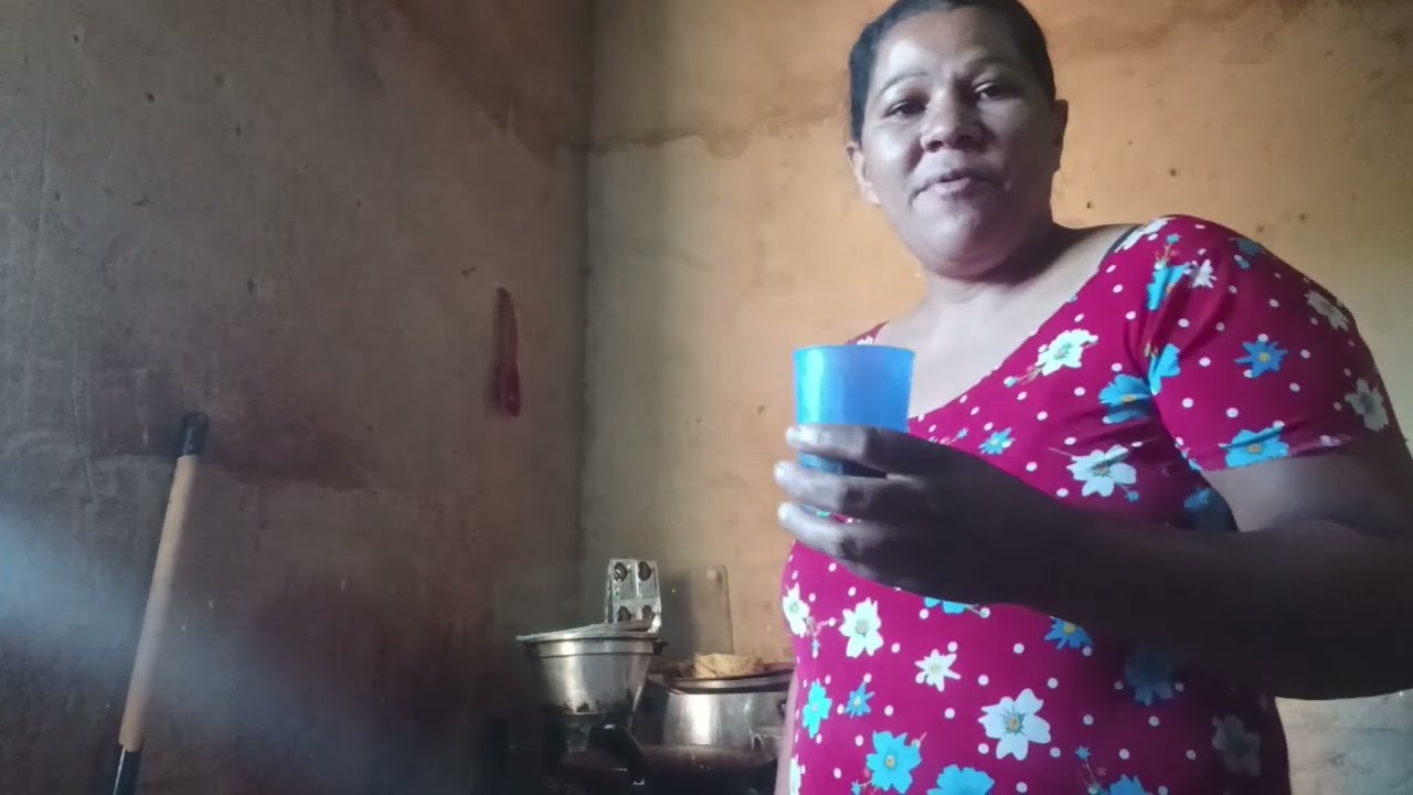 FAZENDO BOLO DE CACO PRA O CAFÉ DA MANHÃ E  PARABENIZANDO A NOSSA AMIGA IRMÃ NEIA