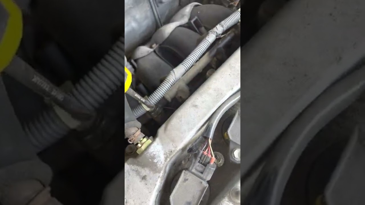 Camry 2004 LE 4cly Engine sounds check. Lot's of things going on read description