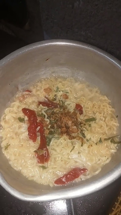 mie instan kuah rasa ayam bawang iris cabe