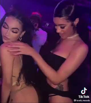 Twins Lesbian #Sexy #Short