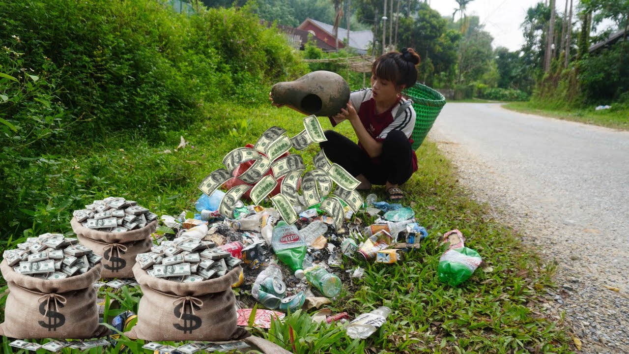 Treasure in the junkyard: girl discovers strange jar containing many valuable strange objects