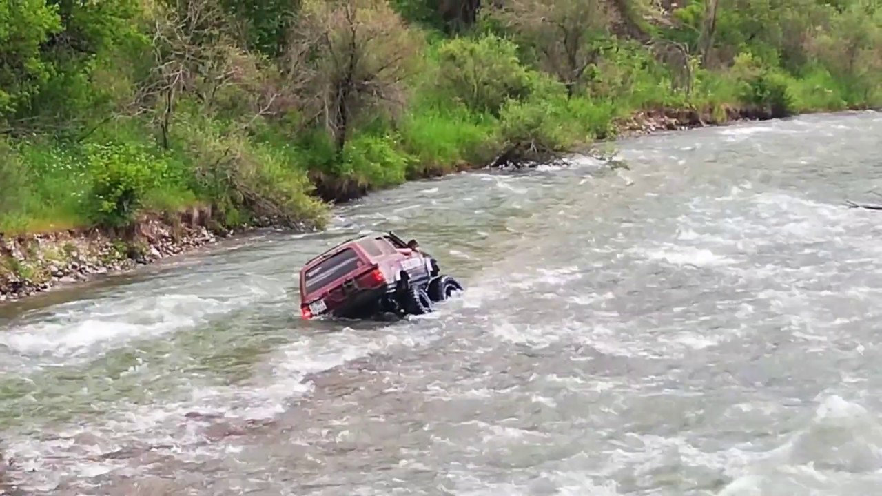 Сайрам-Угамский Заповедник. Угам. Горы. Ущелье. Казахстан. Offroad