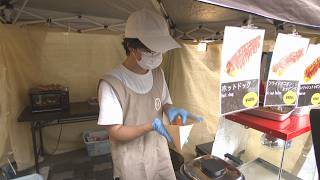 University Student Sells Charity Hot Dogs to Support Fire-Damaged Hokancho Shopping District in O...