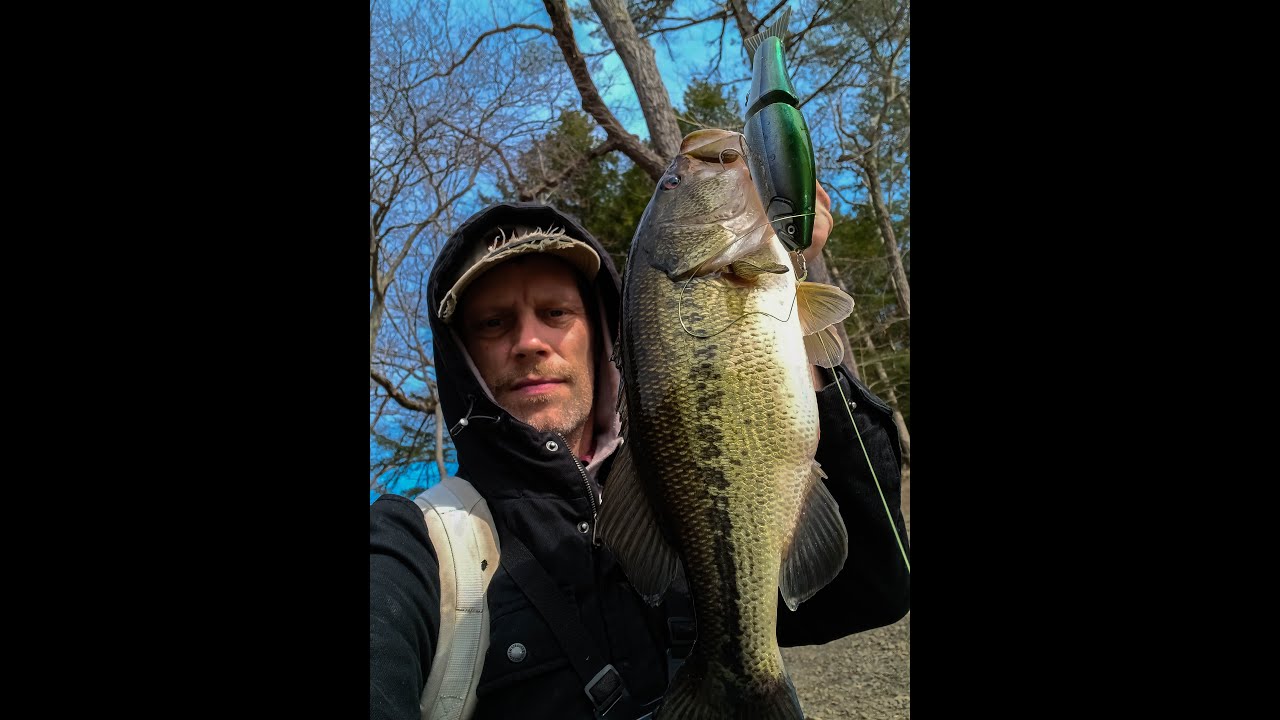Early Spring Pre-Spawn Bass Fishing (feat. Roman Made Negotiator)